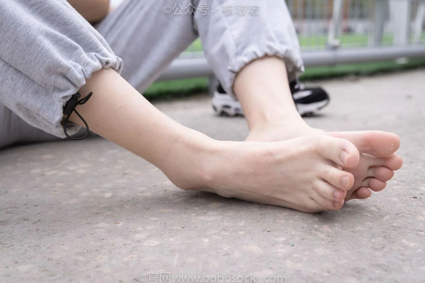 [BoBoSocks袜啵啵]NO.016 熊熊-斯凯奇运动鞋、棉袜（踩脏）、裸足 [147P]插图5